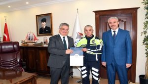 Polis Memuru Ve Vatandaşın İnsani Davranışı Ödüllendirildi