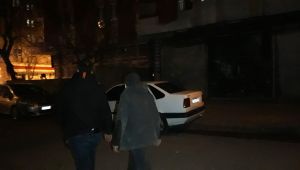 Polisim dedi yaşlı adamın telefonunu çaldı - Videolu Haber