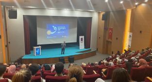 Prof. Dr. Yasin Pişgin’e yoğun ilgi: ‘Emrolunduğun gibi dosdoğru ol’
