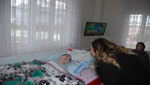 Protokol Eşlerinden Serebral Palsi Hastası Minik Ege’ye Ziyaret