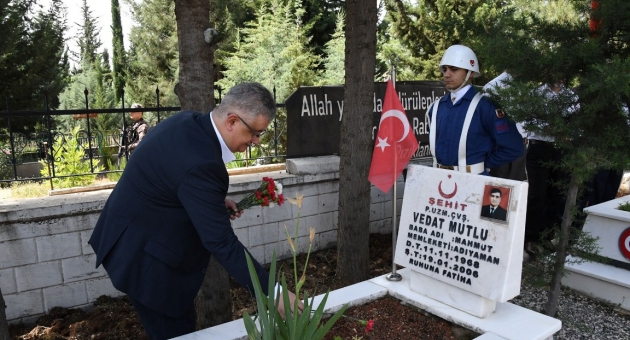 Protokolden, Şehit Aileleri Ve Gazilere Bayram Ziyareti