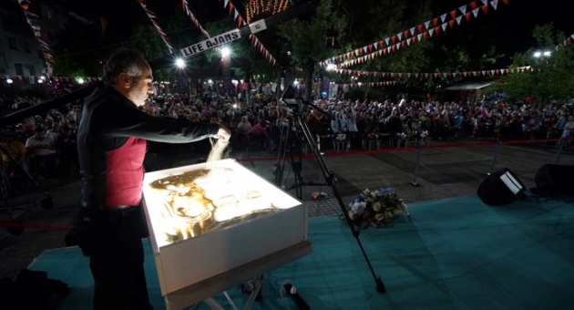 Ramazan Etkinliklerinde, Kum Sanatı ve İlahi Şov