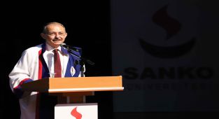 Rektör Dağlı: Gazi şehrimizin kurtuluşunun 101’inci yılını büyük bir gururla kutluyoruz
