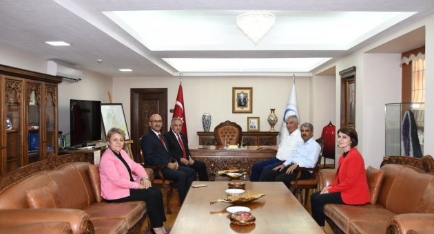 Rektör Turgut:Kamu-Sanayi-Üniversite İşbirliğini Önemsiyoruz