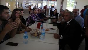 Rektör Turgut, Öğrencilerin Sorunlarını Dinledi