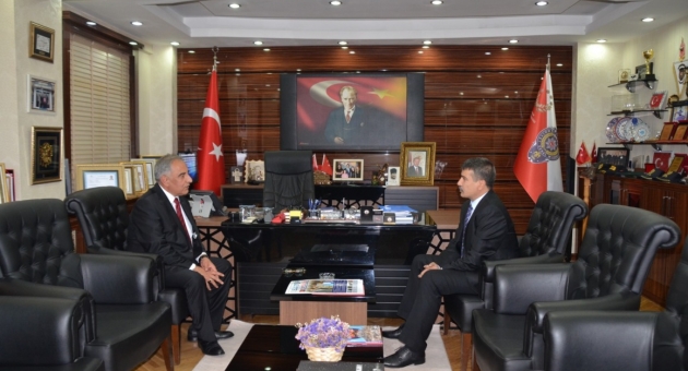 Rektör Turgut’tan Emniyet Müdürü Alper’e İade-i Ziyaret