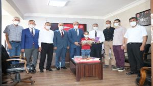 Resim yarışmasında dereceye giren Abdüsselam'a ödülü verildi