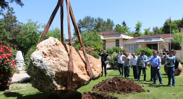 Roma Dönemine Ait Kaya Üzerine İşlenmiş 'Ayrılık' Figürü Bulundu - Videolu Haber