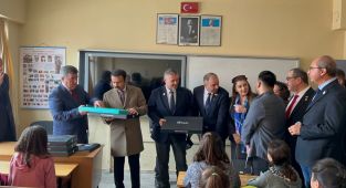 Rotary okullara bilim setleri dağıtıyor - Videolu Haber