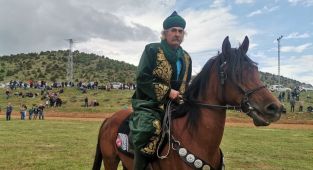 Safkan Arap atları kıyasıya yarıştı