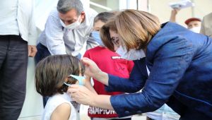 Şahin’den mahalle ziyaretinde çocuklara maske ve mesafe uyarısı