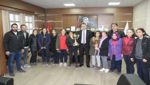 Şampiyon Kızlardan Kaymakam Doğan’a Ziyaret