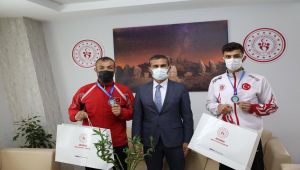 Şampiyonlar Keleş’i ziyaret etti