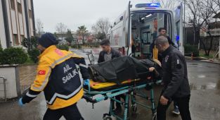 Samsat’ta minibüs ile otomobil çarpıştı: 2 yaralı