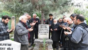 Sanatçı Mahmut Güzelgöz Mezarı Başında Anıldı