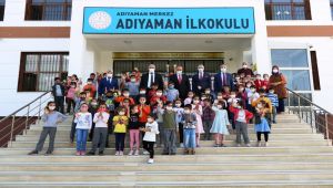 Sani Konukoğlu Vakfından öğrencilere kıyafet ve ayakkabı desteği