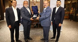 SANKO Holding’ten Çiçek’e teşekkür plaketi