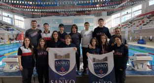 SANKO okulları öğrencileri yüzmede bölge ikincisi oldu
