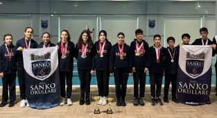 SANKO okulları öğrencilerinin yüzme başarısı