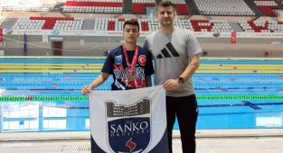 SANKO okulları öğrencisi yüzme yarışmasında il birincisi oldu