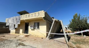 Şanlıurfa'da depremde bir bina kısmi olarak çöktü: 1 yaralı