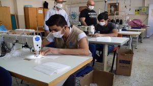 Şanlıurfa'da El Hayat Derneği 100 Bin Maske Üretti
