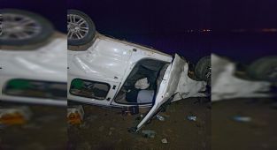 Şanlıurfa’da hafif ticari araç devrildi: 1 ölü, 1 yaralı