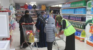 Şanlıurfa Umut Kervanı Ramazan ayında yüzlerce ihtiyaç sahibi aileye yardım dağıttı
