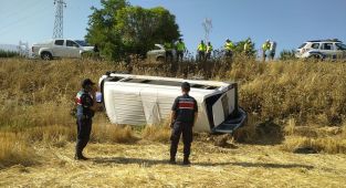 Şarampole devrilen minibüsteki 7 kişi yaralandı