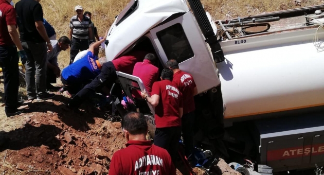 Şarampole Devrilen Yakıt Tankerinin Sürücüsü Öldü