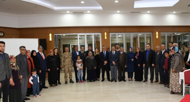 Şehit Aileleri Ve Güneydoğu Gazilerine Devlet Övünç Madalyası Verildi