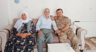 Şehit ailelerine anlamlı ziyaret