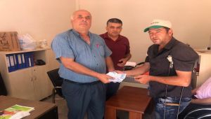 Şehit babası yolda bulduğu parayı sahibine teslim etti