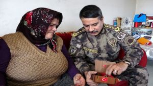 Şehitlikteki Kabirlerden Alınan Topraklar Eren Bülbül'ün Annesine Teslim Edildi
