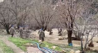 Sele kapılan hamile kadın ve bebeği havadan ve karadan aranıyor - Videolu Haber