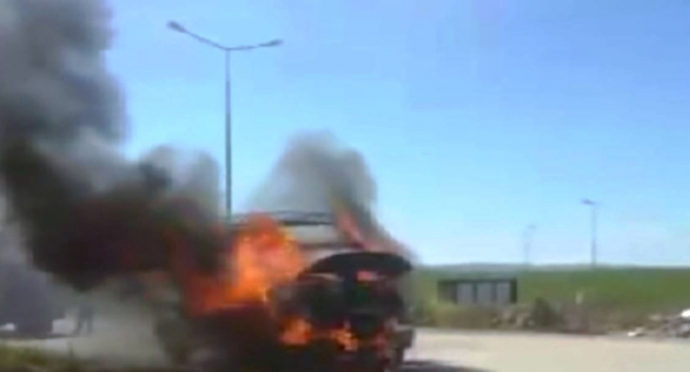 Seyir Halinde Alev Alan Minibüs Küle Döndü - Videolu Haber