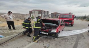 Seyir halinde alev alan otomobil demir yığınına döndü - Videolu Haber