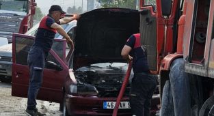 Seyir halindeki araç bir anda alev aldı - Videolu Haber