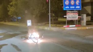 Seyir halindeki motosiklet alev topuna döndü - Videolu Haber