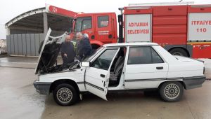 Seyir Halindeki Otomobilin Motor Kısmı Alev Aldı