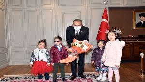 Şirinlerden Vali Çuhadar’a ziyaret