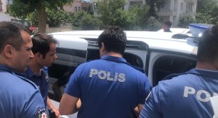 Sokak ortasında tartıştığı husumetlisinin boğazını kesti - Videolu Haber