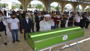Sosyal medyanın renkli siması muhtar Göksu, toprağa verildi - Videolu Haber