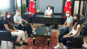 Sporcu gençler Kaymakam Koç'u ziyaret etti