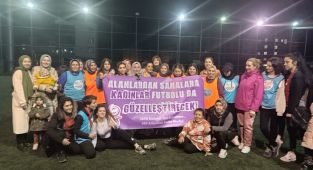 STK gönüllüsü kadınlar futbol turnuvasında ter attı
