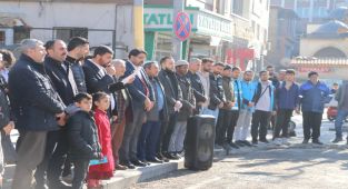 STK'lardan Hazreti Peygamber'e hakaret eden öğretim görevlisine tepki - Videolu Haber