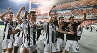 Süper Kupa Beşiktaş'ın: Beşiktaş, Galatasaray'ı 5-0 mağlup ederek kupayı kazandı