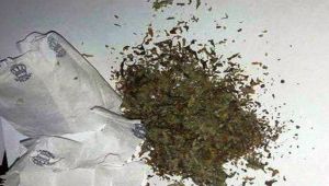 Şüphe üzerine durduruldu uyuşturucudan gözaltına alındı