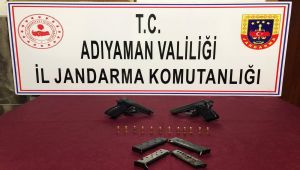 Şüpheli otomobilde ruhsatsız tabanca ele geçirildi: 2 gözaltı