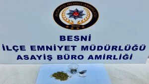 Şüpheli otomobilde uyuşturucu ele geçirildi: 2 gözaltı